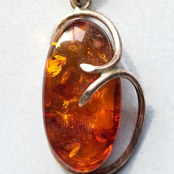 Amber and sterling silver pendant - Picture 2 of 4